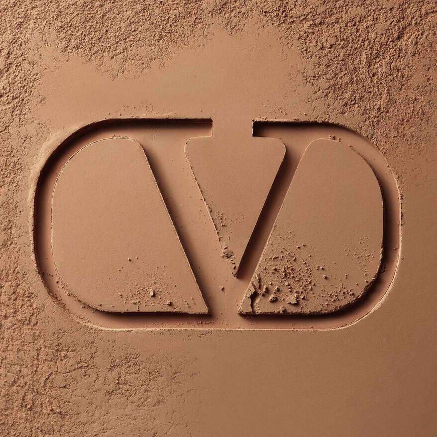 Shop Go-Clutch Refillable Compact Powder | Valentino Beauty